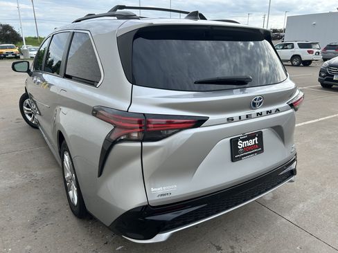 Used 2022 Toyota Sienna XSE w/ XSE Plus Package AWD/4WD image 4
