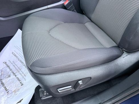 Used 2022 Toyota Highlander L image 18