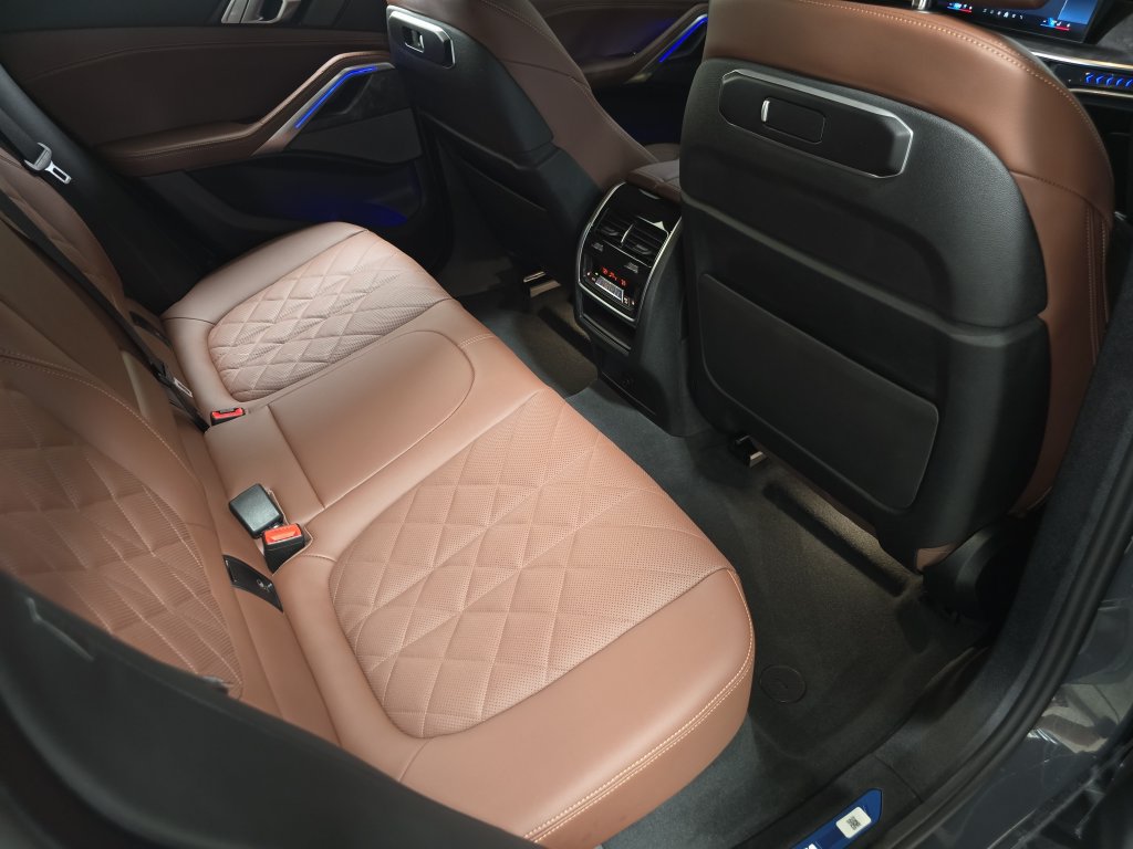 Used 2026 BMW X6 xDrive40i AWD/4WD image 16