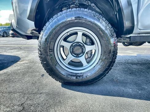 Used 2019 Toyota Tacoma TRD Off-Road AWD/4WD image 30