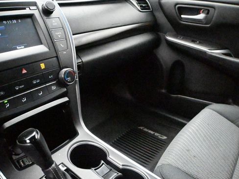 Used 2015 Toyota Camry LE image 4