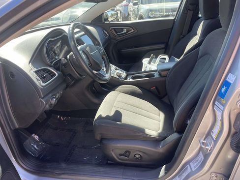 Used 2015 Chrysler 200 Limited w/ Convenience Group image 17