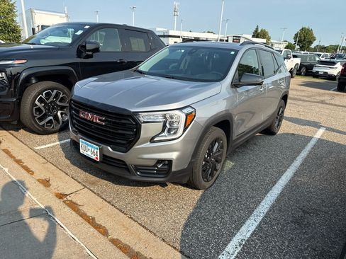 Used 2023 GMC Terrain SLT w/ Infotainment Package II AWD/4WD image 3