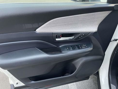 Used 2024 Toyota Grand Highlander Limited image 27