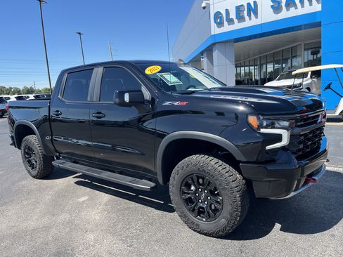 Used 2023 Chevrolet Silverado 1500 ZR2 w/ Technology Package AWD/4WD image 9