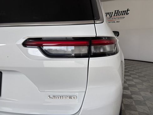 Used 2022 Jeep Grand Cherokee L Limited image 36