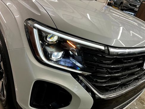 New 2026 Volkswagen Atlas Cross Sport SEL image 32