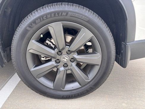 Certified 2025 Honda Pilot Sport image 11