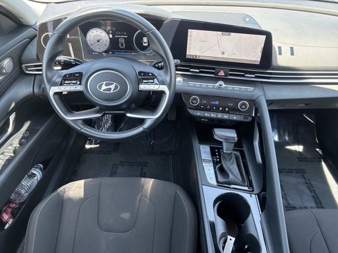 Used 2025 Hyundai Elantra SEL FWD image 14