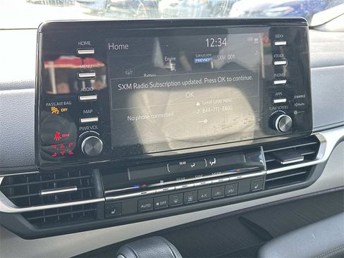 Used 2024 Toyota Sienna XLE image 31