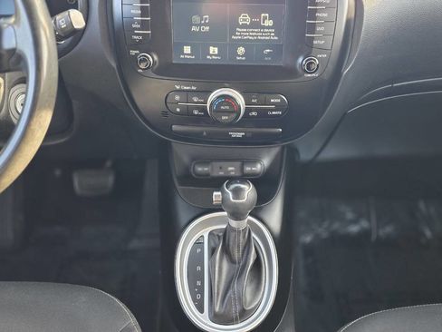 Used 2018 Kia Soul + image 14
