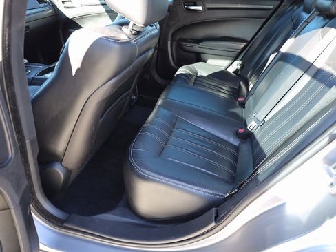 Used 2013 Chrysler 300 S image 17
