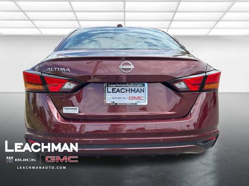 Used 2025 Nissan Altima 2.5 SV FWD image 5