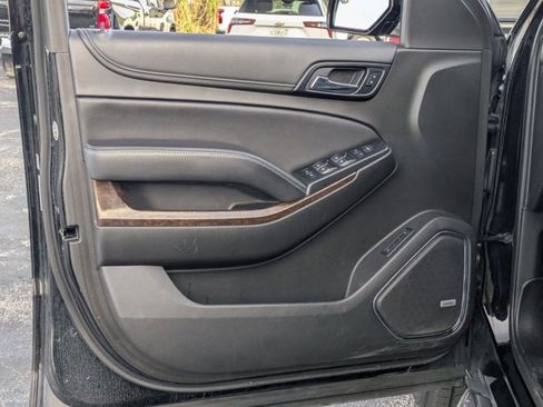 Used 2020 Chevrolet Suburban LT image 2