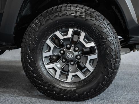 Used 2017 Toyota Tacoma TRD Off-Road w/ Tow Package (A/T) image 23