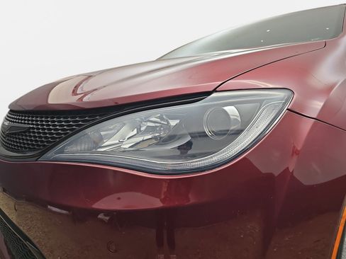 Used 2019 Chrysler Pacifica Touring-L w/ Advanced Safetytec Group FWD image 29