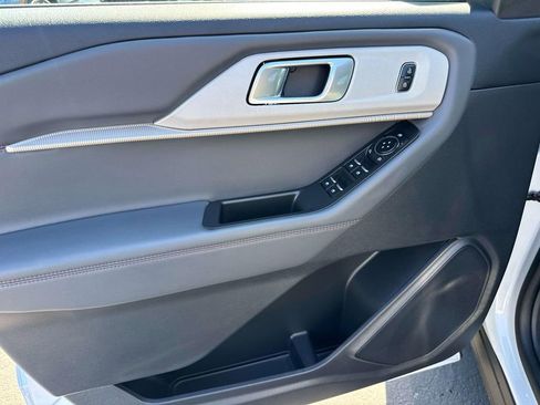 Used 2025 Ford Explorer Active w/ Active Comfort Package image 22