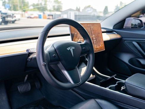 Used 2019 Tesla Model 3 Standard Range Plus RWD image 13