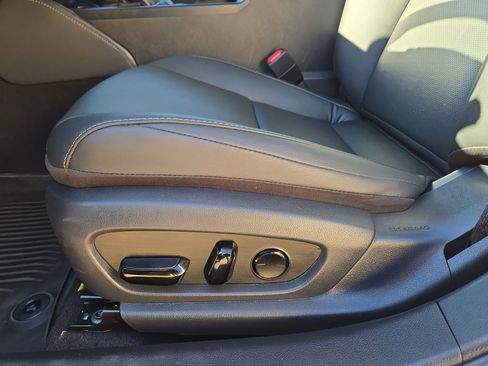 Certified 2025 Lexus ES 300h w/ Premium Package image 17