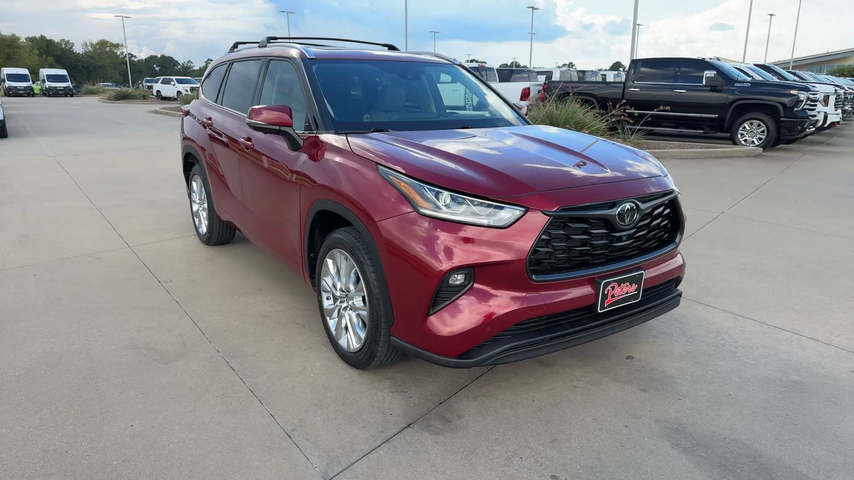 Used 2023 Toyota Highlander Limited FWD image 3