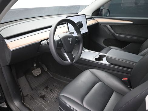Used 2024 Tesla Model Y Long Range AWD/4WD image 18