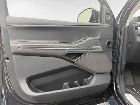 New 2026 Lincoln Navigator L Reserve AWD/4WD image 13