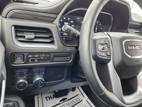 Used 2023 GMC Yukon XL SLT w/ SLT Luxury Package image 20