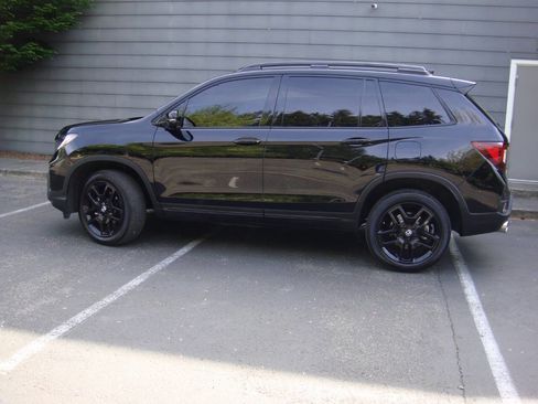 Used 2025 Honda Passport Black Edition image 10