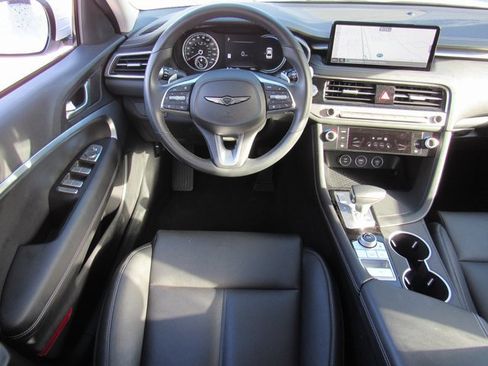 Used 2025 Genesis G70 2.5T image 10