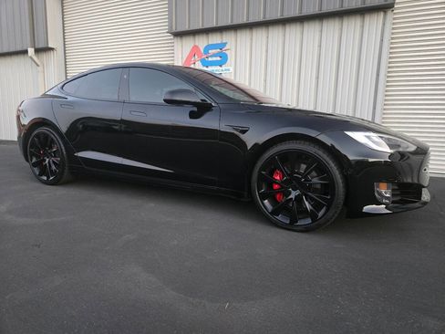 Used 2019 Tesla Model S Performance image 10