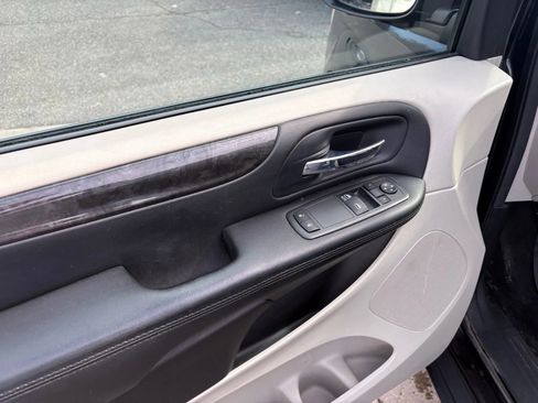 Used 2014 Dodge Grand Caravan American Value Package image 16
