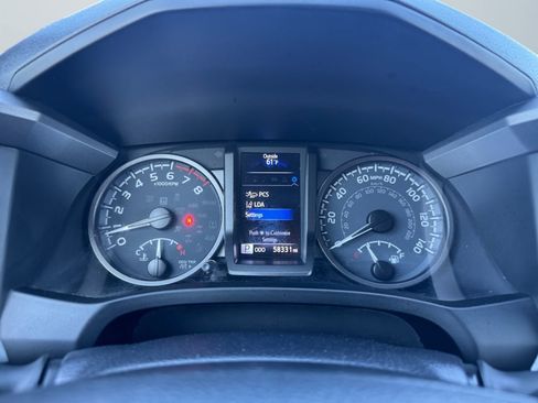 Used 2021 Toyota Tacoma TRD Sport w/ TRD Premium Sport Package AWD/4WD image 12