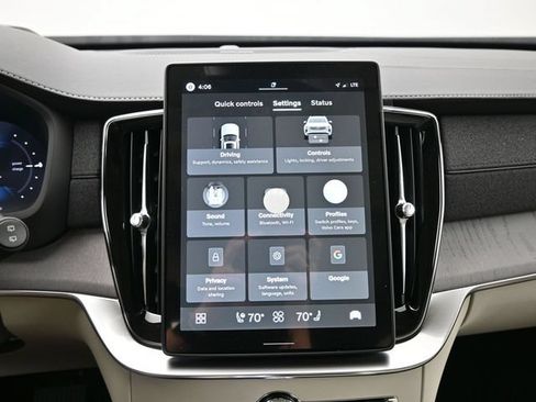 New 2026 Volvo XC90 T8 Ultra w/ Protection Package Premier AWD/4WD image 17
