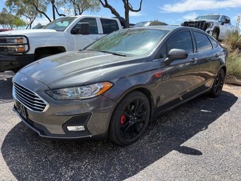 Used 2020 Ford Fusion SE w/ Equipment Group 151A FWD image 2