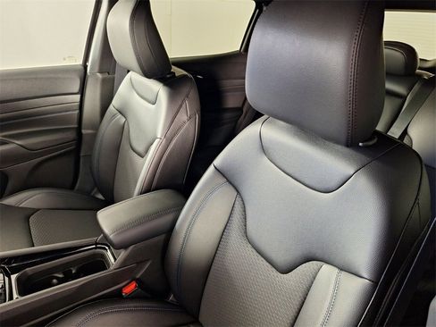 New 2026 Jeep Compass Latitude image 11