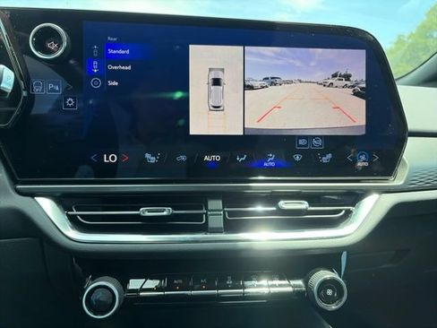 Used 2025 Chevrolet Equinox EV LT w/ Comfort Package FWD image 9