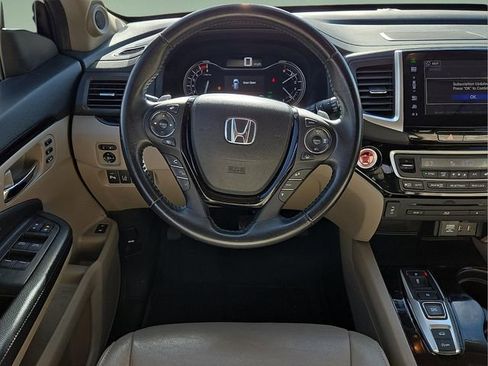 Used 2016 Honda Pilot Touring image 14