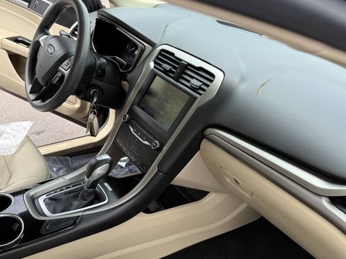 Used 2013 Ford Fusion SE FWD image 11
