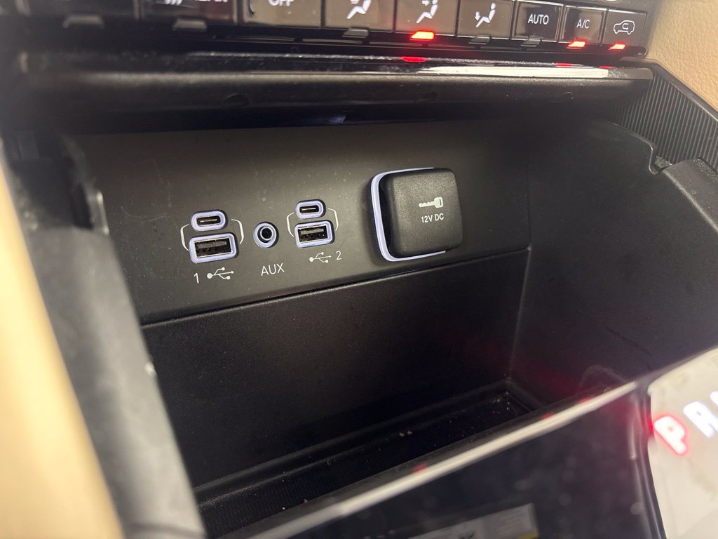 Used 2024 Jeep Grand Cherokee Limited RWD image 31