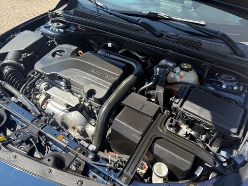 Used 2020 Chevrolet Malibu LT FWD image 38
