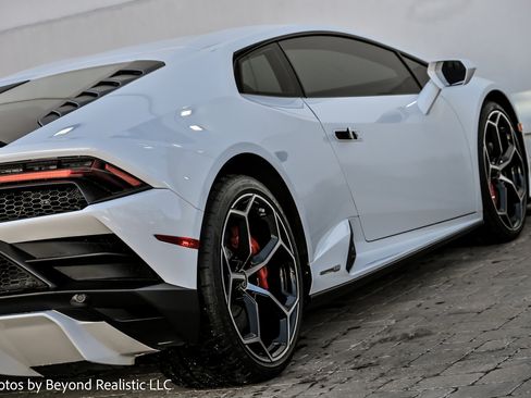 Used 2021 Lamborghini Huracan EVO image 8