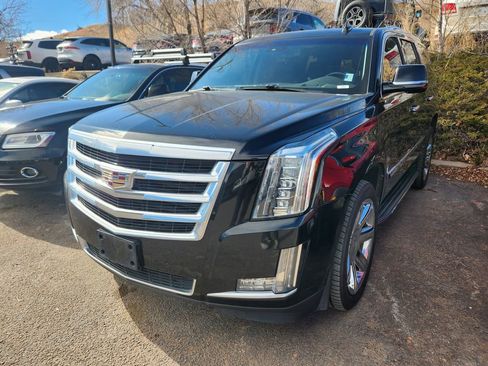 Used 2015 Cadillac Escalade Luxury image 17