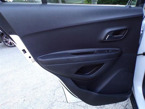 Used 2020 Chevrolet Trax LS w/ Fleet Convenience Package image 25