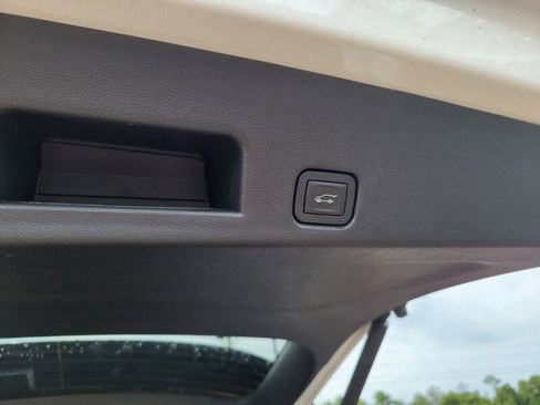 Used 2024 GMC Acadia AT4 w/ Super Cruise Package image 8