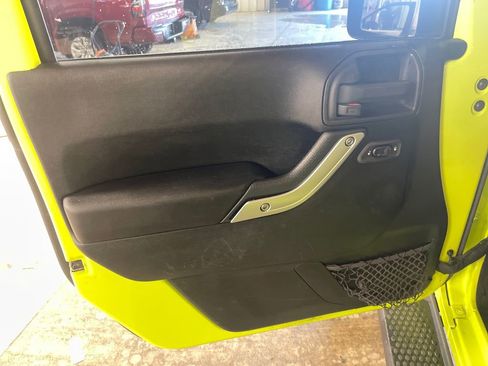 Used 2017 Jeep Wrangler Unlimited Sahara AWD/4WD image 15
