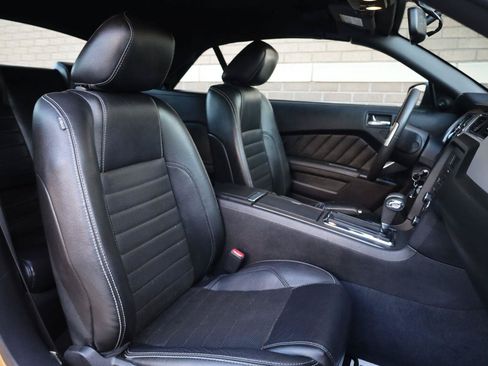 Used 2010 Ford Mustang Convertible RWD image 31