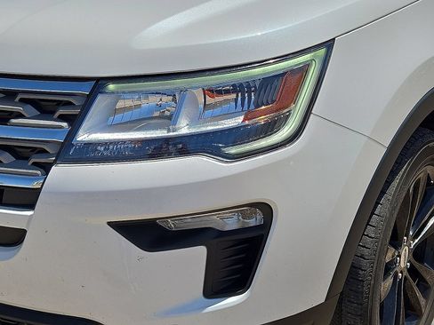 Used 2018 Ford Explorer XLT w/ Equipment Group 202A AWD/4WD image 9