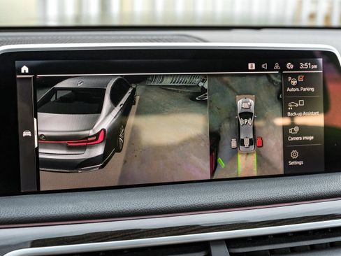 Used 2021 BMW 750i xDrive image 24