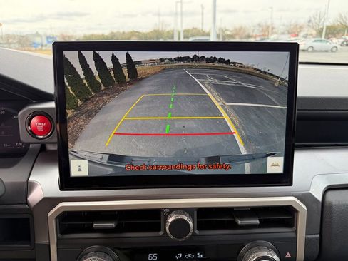 Used 2024 Toyota Tacoma TRD Sport image 30