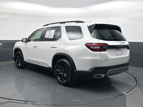 Used 2025 Honda Pilot Touring image 6
